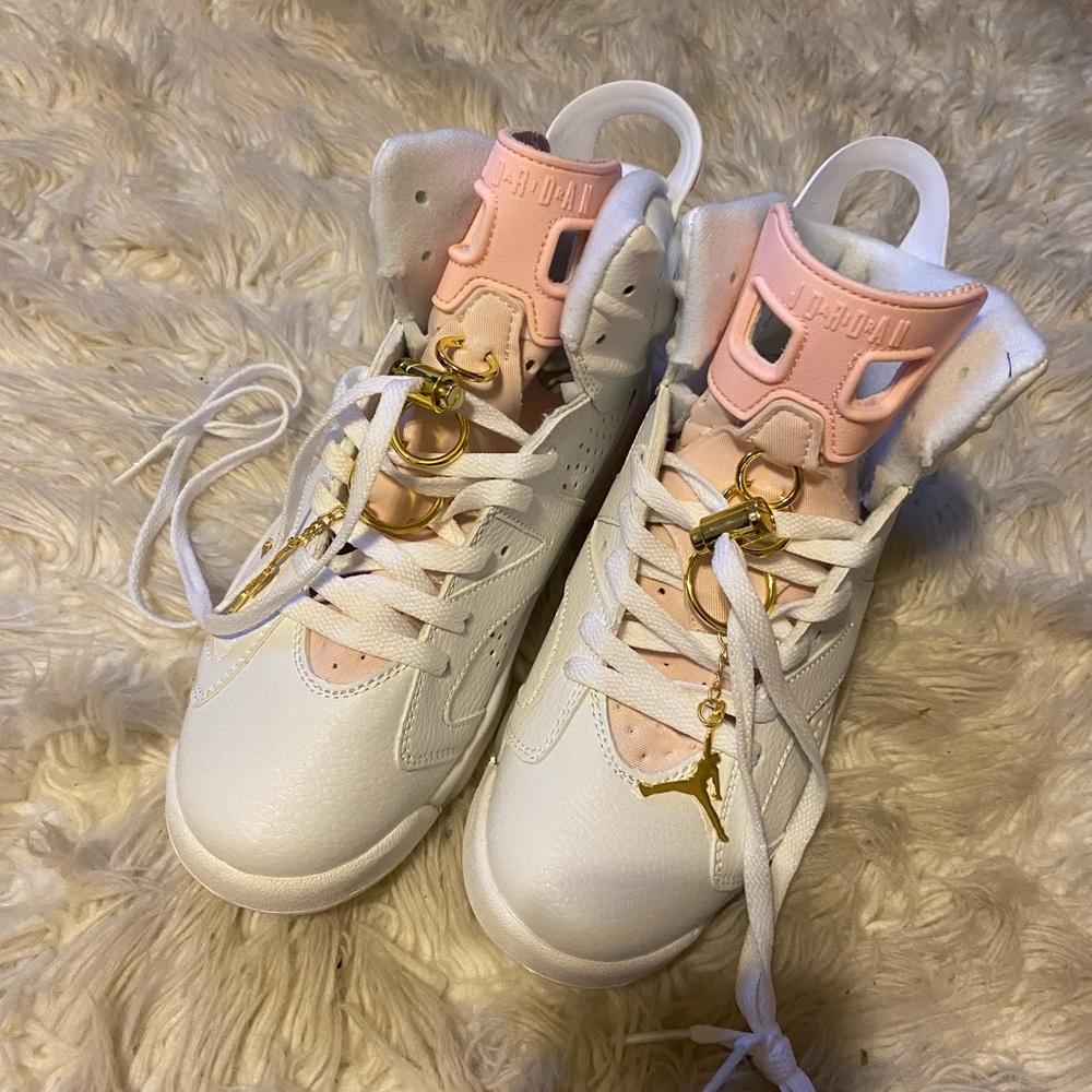 Air Jordan 6 retro gold hoops